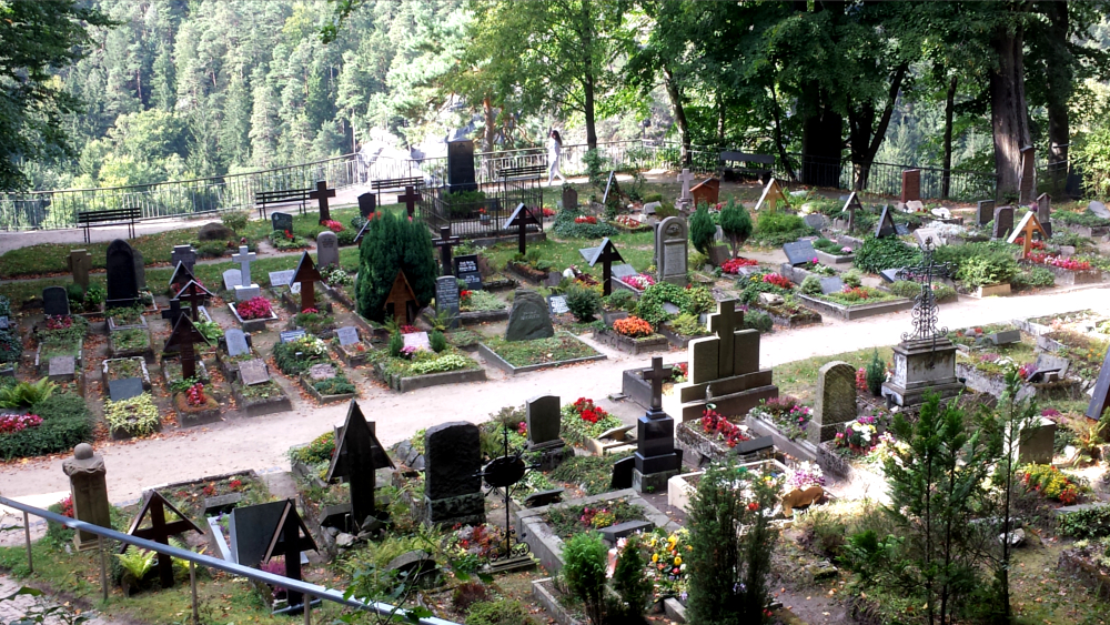 Der alte Bergfriedhof neben der Klosterkirche,auf dem auch heute noch Bestattungen stattfinden ©MeiDresden.de