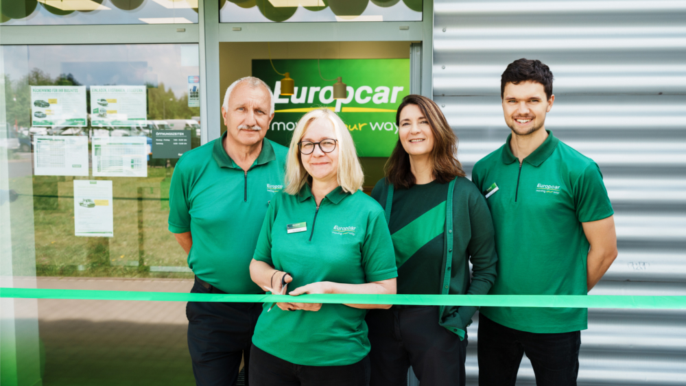Das hochmotivierte Europcar Team aus jungen und erfahrenen Kollegen freut sich darauf seine Kunden in Sachen Mobilität individuell zu beraten ©Europcar Group