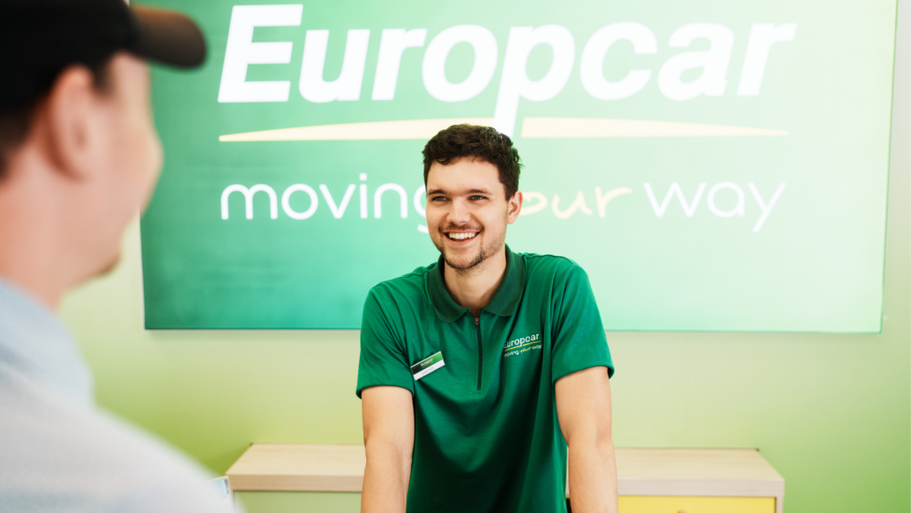 Privat und Firmenkunden benötigen zuverlässige und flexible Mobilittsangebote Die Europcar Mitarbeitenden in Dresden stellen passgenaue Lösungen zusammen ©Europcar Group