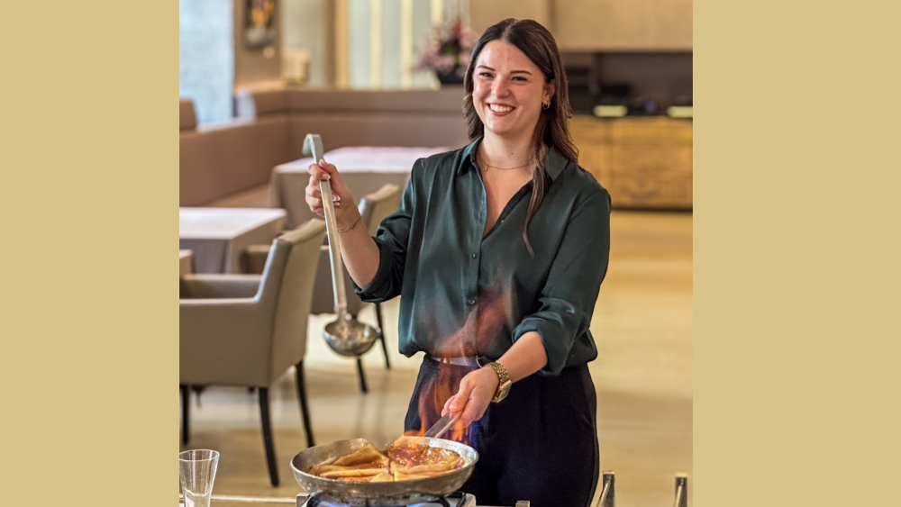 Janina Hartwig flambiert Crepe Suzette im Kastenmeiers © Ulrich van Stipriaan