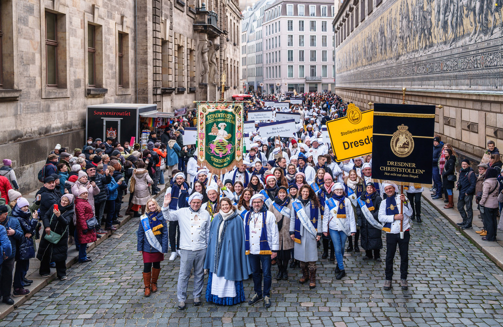 Umzug im Fürstenzug . Foto:Schutzverband Dresdner Stollen e. V./Michael Schmidt 