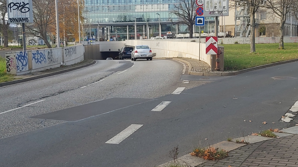 Einfahrt in die Nordröhre des Tunnels am Wiener Platz. Foto: MeiDresden.de