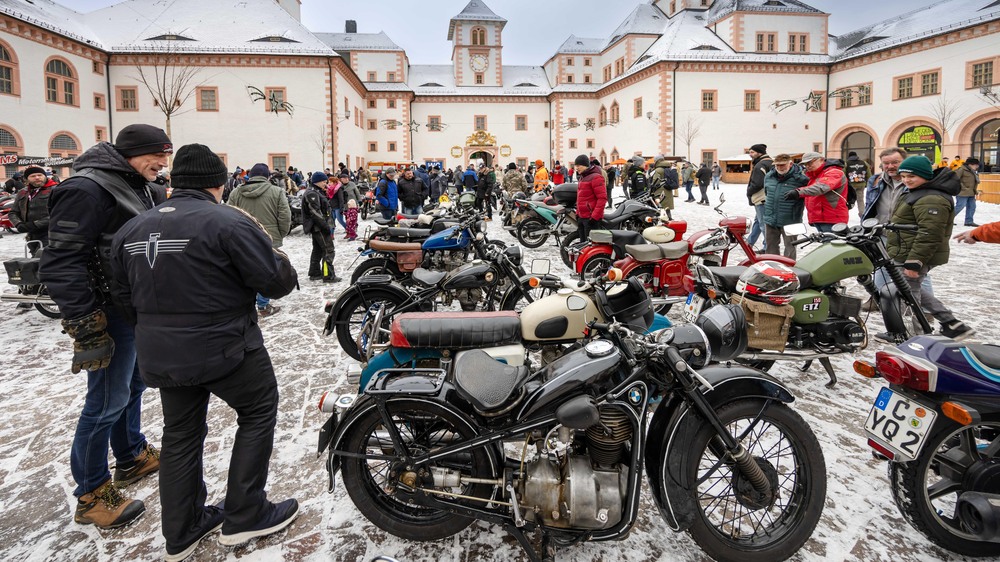 Das Wintertreffen der Motorradfahrer begeistert nun zum 52. Mal kurfürstlicher Kulisse von Schloss Augustusburg. Foto: Uwe Meinhold