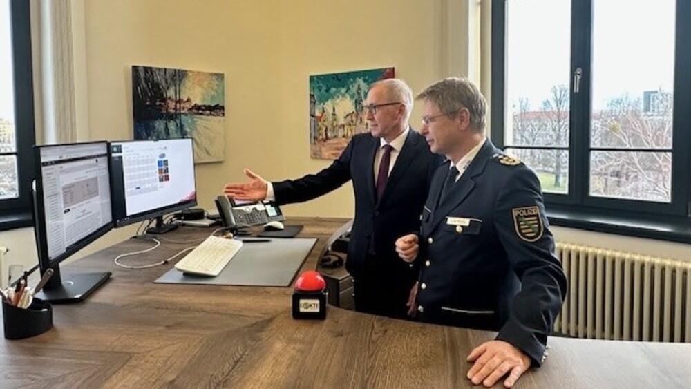 Wolfgang Schwürzer, Leitender Oberstaatsanwalt der Staatsanwaltschaft Dresden und Lutz Rodig, Polizeipräsident der Polizeidirektion Dresden. Foto: Polizeidirektion Dresden