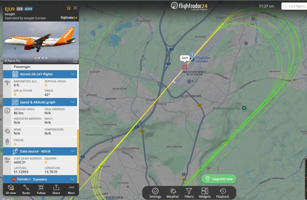 Screenshot:  flightradar24.com
