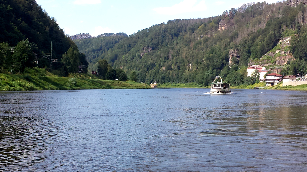 Das beliebte Wanderschiff zwischen Bad Schandau und Hřensko muss derzeit eine Pause einlegen.. Foto: MeiDresden.de