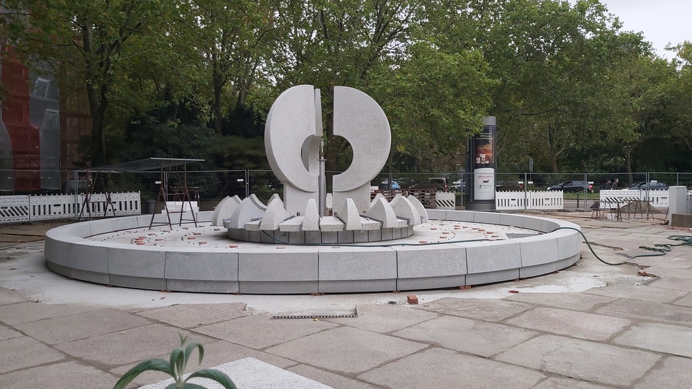 Östlicher Kracht-Brunnen am Neustädter Markt nach Sanierung fast fertiggestellt. Foto: MeiDresden,.de