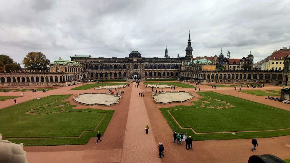 Blick auf die Gemäldegalerie und den frisch sanierten Hof des Dresdner Zwingers. Foto: MeiDresden.de