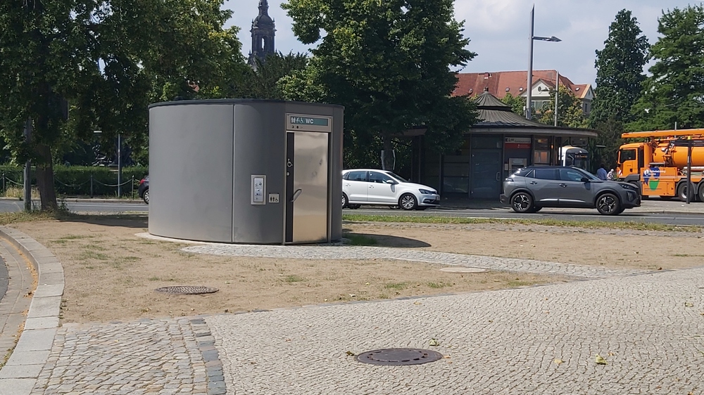 Neue Barrierefreie öffentliche Toilette am Albertplatz . Foto: MeiDresden.de