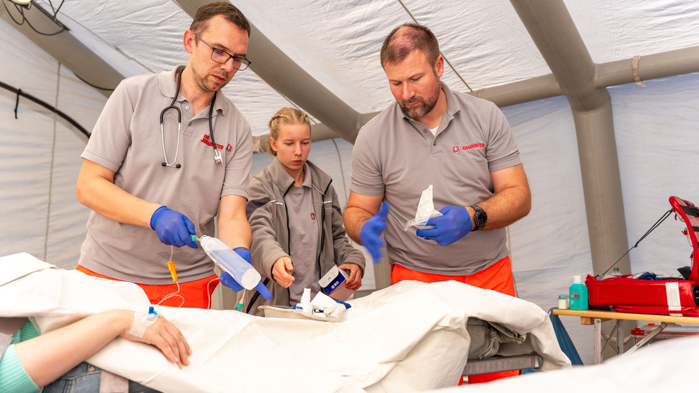 Johanniter bei der Patientenversorgung.  © Johanniter/Späthe