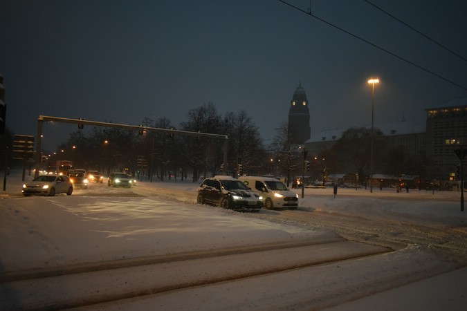 Hier wurde der Radweg auf der B170 am Pirnaischen Platz vergessen  Foto: MeiDresden.de