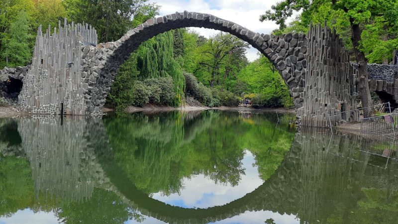Rakotzbrücke im Azaleen- und Rhododendronpark Kromlau  Foto: M. Rotsch
