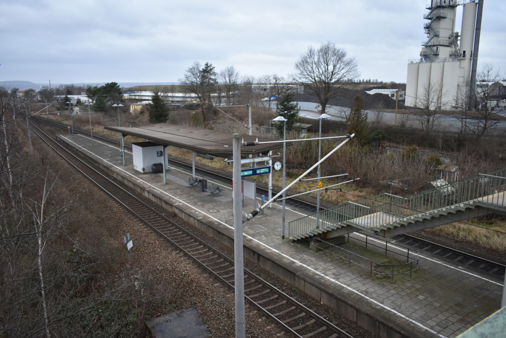 Verstaubt, Rostig, Windig und fast Verlassen - Das südliches Bahnsteigdach soll saniert werden   Foto: © MeiDresden.de