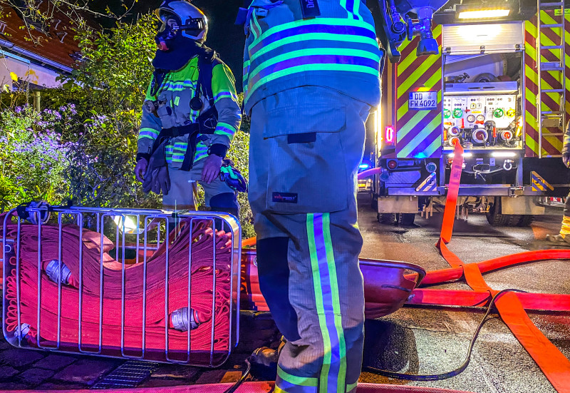 © Feuerwehr Dresden Symbolbild: Einsatzkräfte bei einem Brandeinsatz