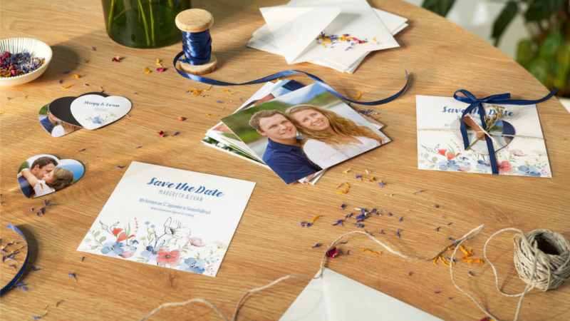 Bereits bei der Gestaltung der Einladungskarte können die angehenden Eheleute selbst kreativ werden. Foto: DJD/wwwcewede