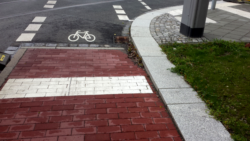 In den komenden Monaten werden die Rotmarkierungen der Radwege im Stadtgebiet fortgesetzt ©MeiDresden.de