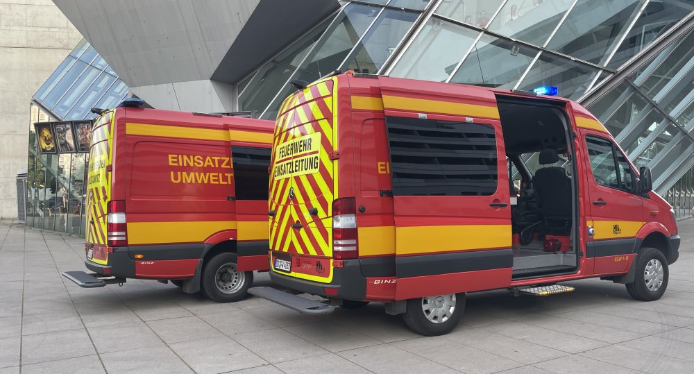 © Feuerwehr Dresden Die Einsatzleitung wurde vor dem Kristalpalast eingerichtet.