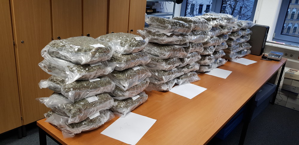 sichergestelltes Marihuana Quelle: Zollfahndungsamt Dresden (siehe Pressemitteilung vom 25.11.2022: Mutmaßlicher Drogenhändler mit 48 kg Marihuana festgenommen)  Foto: Zoll