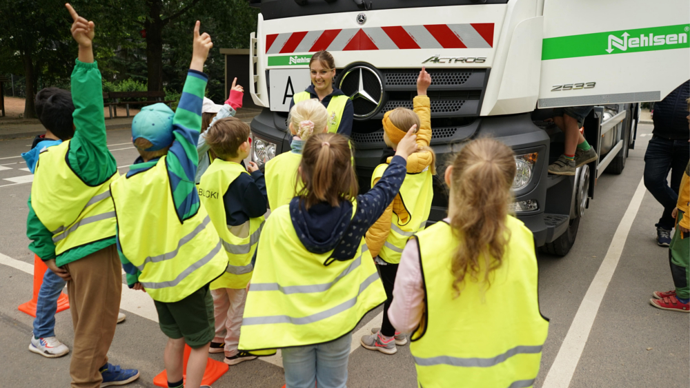 Workshop der Verkehrssicherheit. Mit: Lara Steppuhn, Blicki Stationsbetreuerin. Fotograf: Blicki Blickts e.V. ©Nehlsen AG 