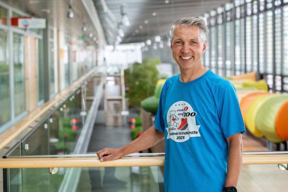 Der Dresdner Hobbysportler Matthias Breitkopf läuft am 15. September einen Ultra-Marathon, um Geld für einen neuen Angehörigenraum auf der Kinder-ITS des Uniklinikums Dresden zu sammeln. Foto: UKD/Michael Kretzschmar