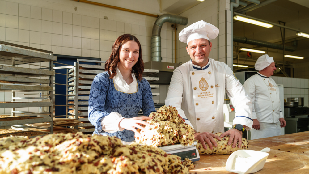 Stollenplattenbacken fur Riesenstollen ©Schutzverband Dresdner Stollen e. V./Michael Schmidt.