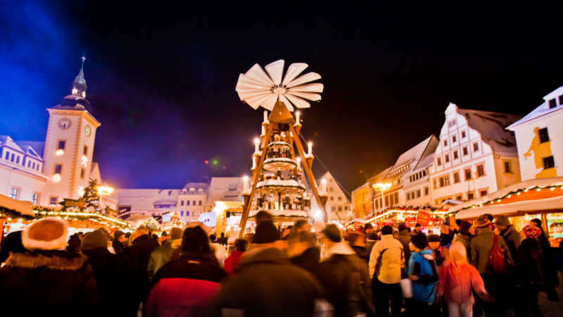 Freiberger Christmarkt original bergmännisch im Erzgebirge mit der Pyramide ©Ralf Menzel 