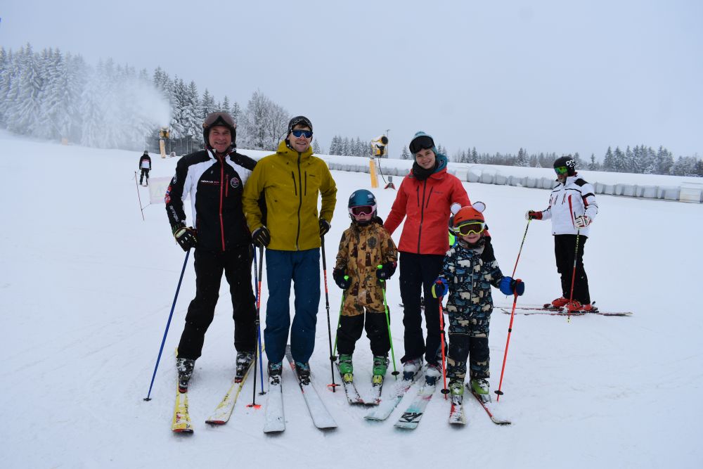 Familie Lorenz aus Jena besuchte die Großeltern und dann ging es auf die Piste am Erlebnisberg Altenberg  © MeiSachsen.de/Mike Schiller