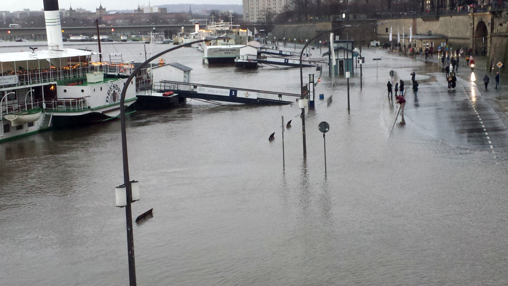 Das Elnbehochwasser steigt auch am 2. Weihnachtstag weiter an,  um 15 Uhr wurden am Pegel Dresden 5,70 Meter gemessen ©MeiDresden.de