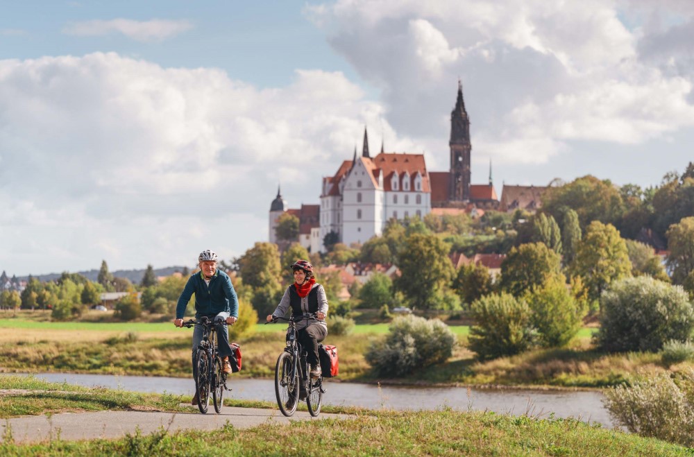 Der Elberadweg führt an beeindruckenden Sehenswürdigkeiten vorbei, wie hier an der Albrechtsburg in Meißen, Deutschlands ältestem Schloss, Foto: Elberadweg/Felix Meyer