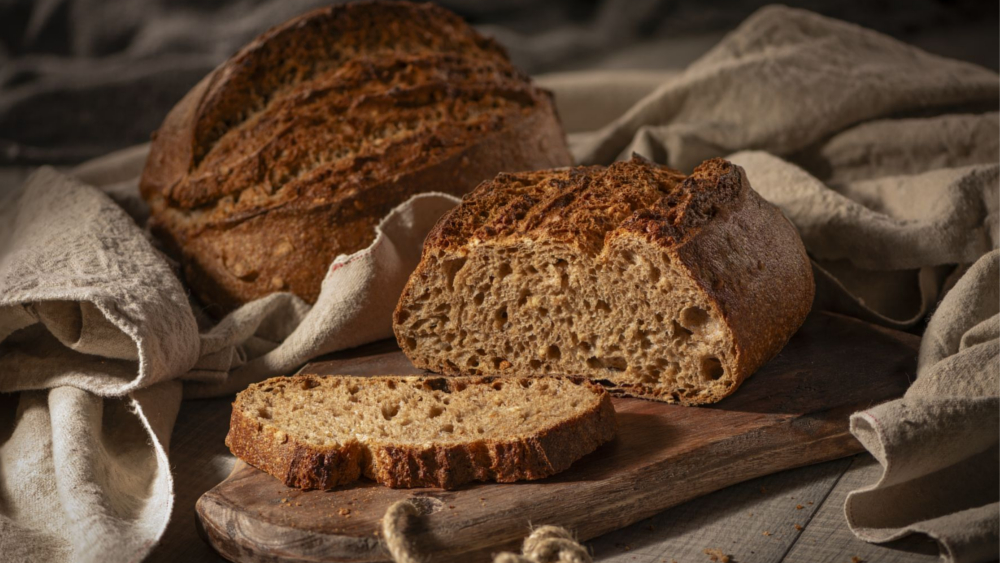 Weizenvollkorn ist Superfood: Wenn das ganze Korn verbacken wird, ist der Anteil ungesättigter Fettsäuren und wertvoller Ballaststoffe besonders hoch. Ein gesundes Stück Brotkultur.  Foto: © Zentralverband des Deutschen Bäckerhandwerks e. V.