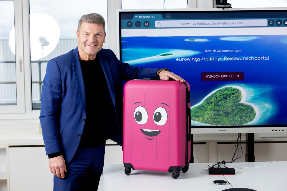 Eurowings CEO Jens Bischof + Holly  Foto: Eurowings 