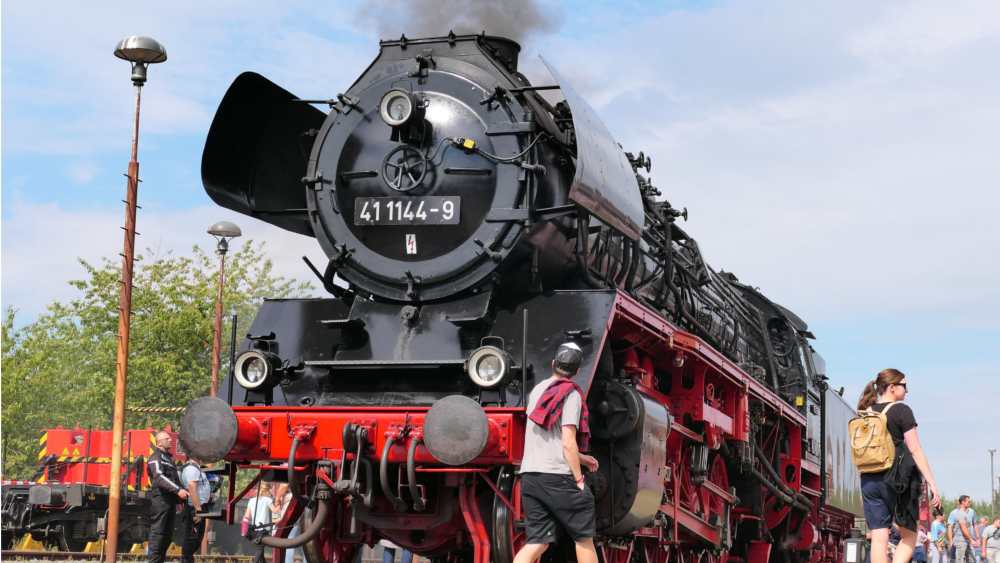 Eisenbahnromantik: Neben dem bestehenden Dampflokwerk wird dieses Jahr die "Dampflok-Erlebniswelt" eröffnet. Foto: DJD/Meiningen