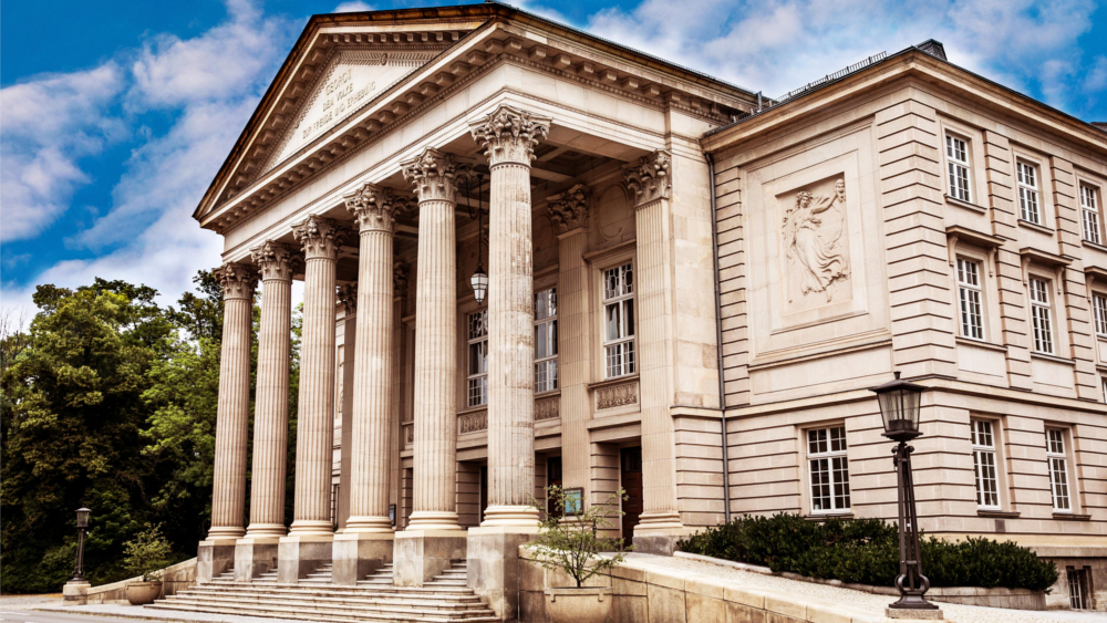 Im Staatstheater von Meiningen wurde im Zuge einer Reform einst das moderne Regietheater entwickelt. Foto: DJD/Meiningen/Marie Liebig