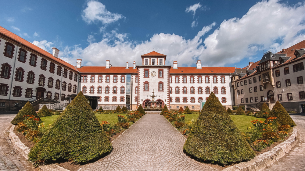 Beeindruckend: Einen Besuch wert ist das prächtige Schloss Elisabethenburg. Foto: DJD/Meiningen/Nina Zasche/goodmorningworld