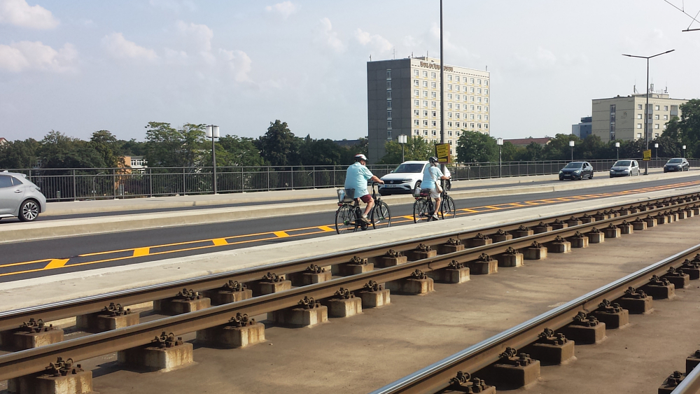 Radweg Verkehrsversuch auf der Carolabrücke eingeweiht ©MeiDresden.de