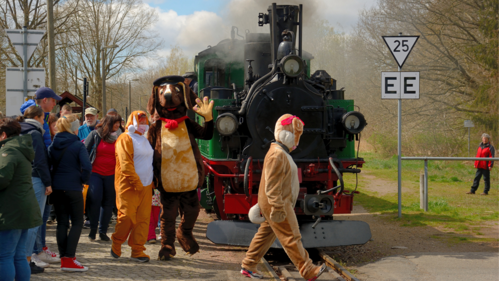 Dackel und Hase im Lößnitzgrund ©Traditionsbahn Radebeul e.V.