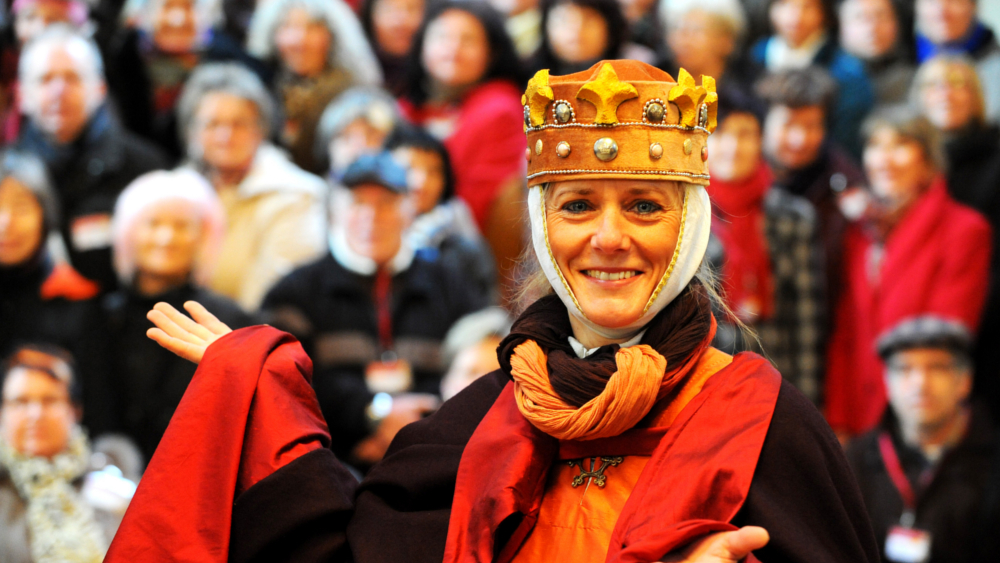 Zum großen Uta-Treffen in Naumburg (Saale) sind nicht nur alle Utas dieser Welt, sondern seit 2012 auch die Namensträgerinnen und Namensträger der anderen elf Stifterfiguren aus dem Naumburger Dom eingeladen. Foto: DJD/Tourist-Information Naumburg/Torsten Biel