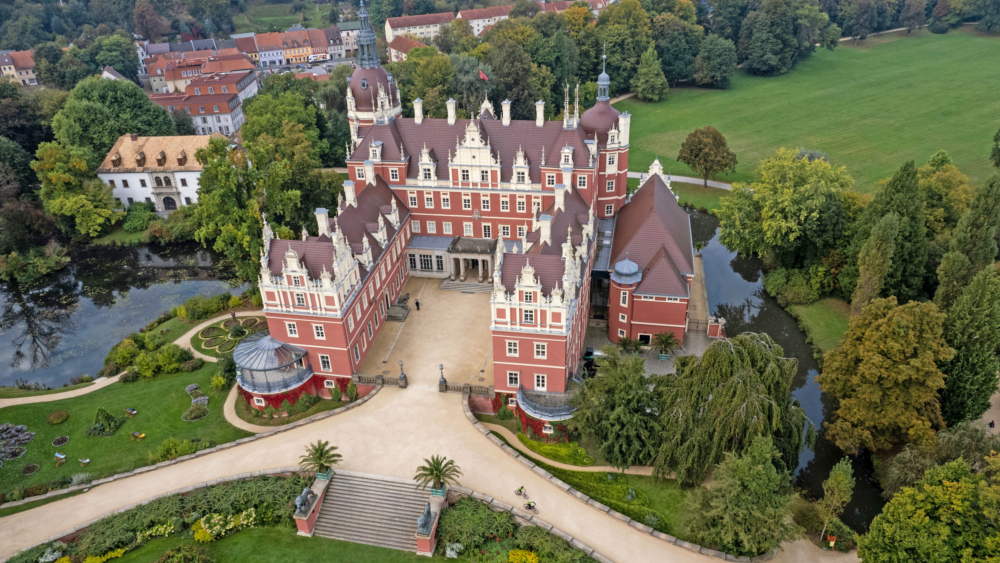 Bad Muskau ist die Geburtsstadt des Landschaftsarchitekten Hermann von Pückler-Muskau. Foto: DJD/Oberlausitz-Niederschlesien/Philipp Herfort