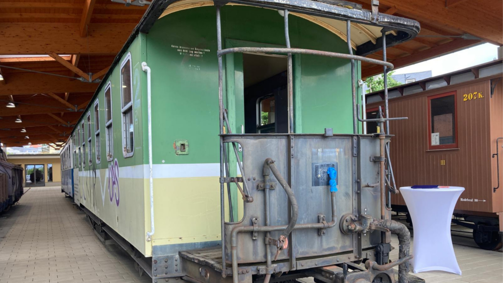 Übergabe eines historischen Schmalspurbahn-Wagens aus dem Jahr 1914 in Radebeul ©Christian Schlemper