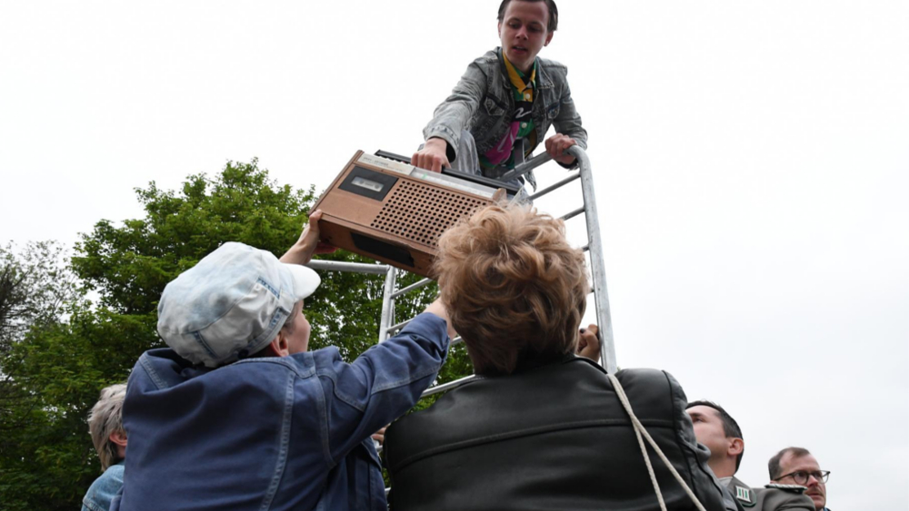 Über den Zaun oben V. Makarov © Jens-Erwin Siemssen, Das Letzte Kleinod
