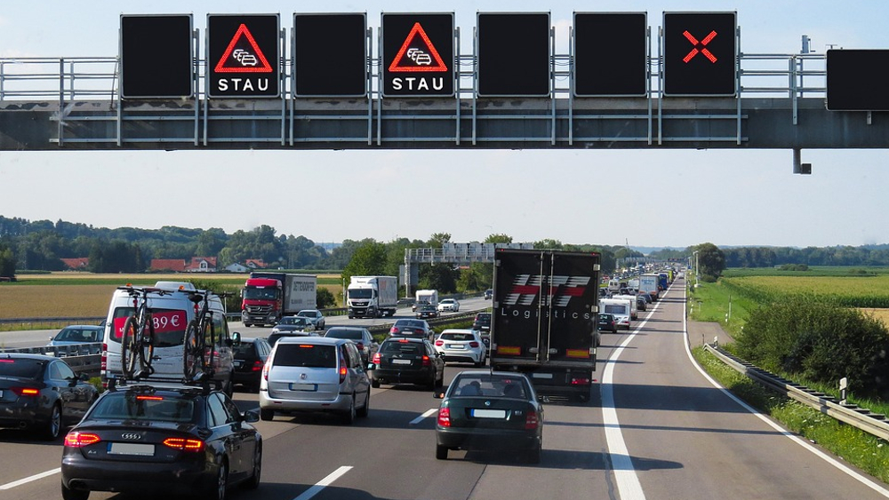 Zu Ferienbeginn ab Donnerstag ist auf den Autobahnen wieder mit Staus zu rechnen ©Symbolfoto (Pixabay)