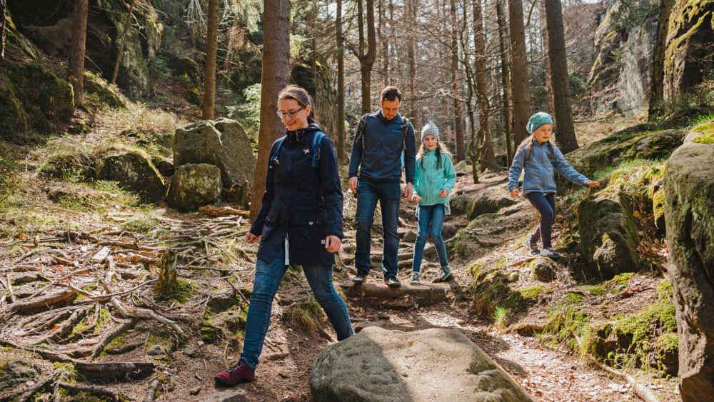 Macht auch Wandermuffeln Beine: Im Steinzoo können Familien viel entdecken. Foto: DJD/Oberlausitz-Niederschlesien/Paul Glaser