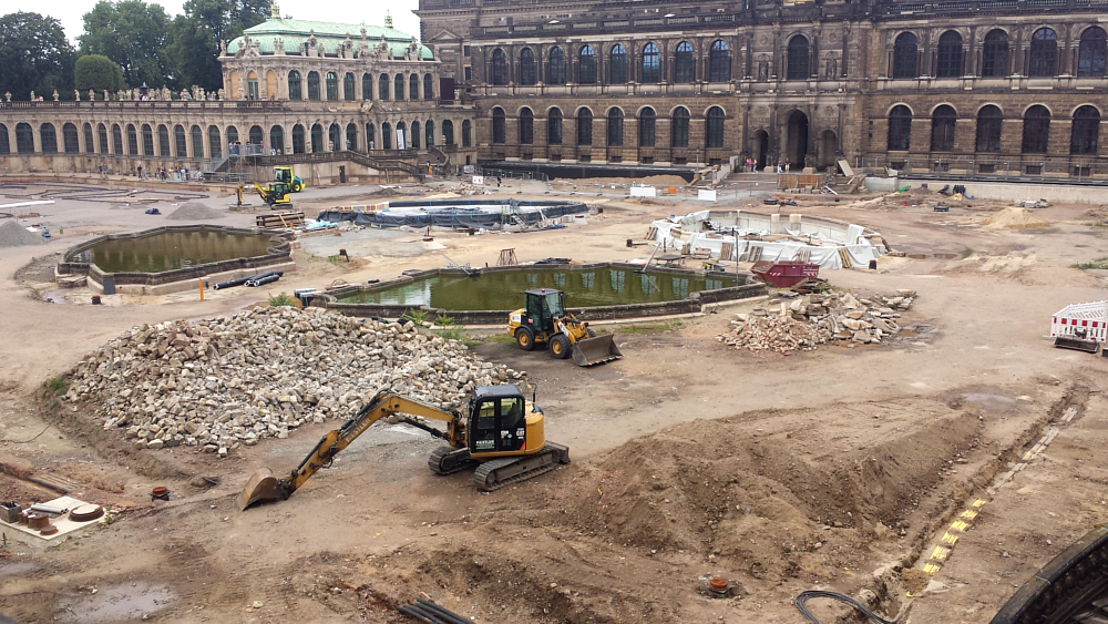 Auch die Wasserbecken im Zwingerhof werden mit saniert und erneuert. ©MeiDresden.de