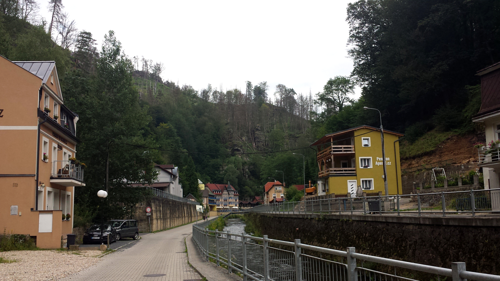 In Hřensko ist die Zeit an machen Stellen stehen geblieben, aber es gibt Restaurants und Hotels die zum Verweilen einladen ©MeiDresden.de 