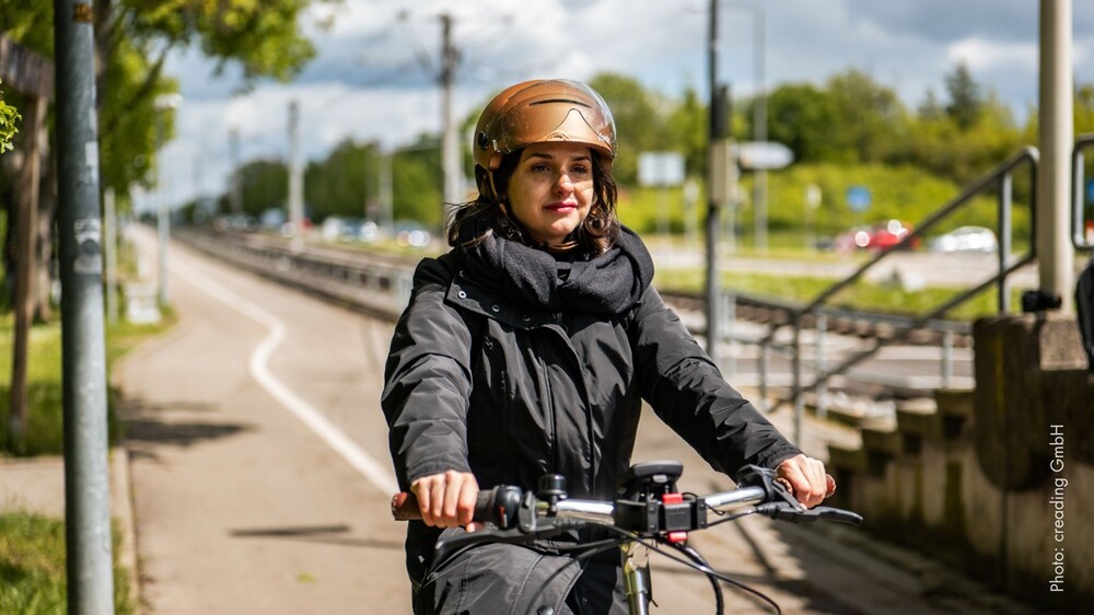 Auch im Herbst und im Winter kann man mit dem Fahrrad oder mit dem Pedelec sicher unterwegs sein ©DEKRA