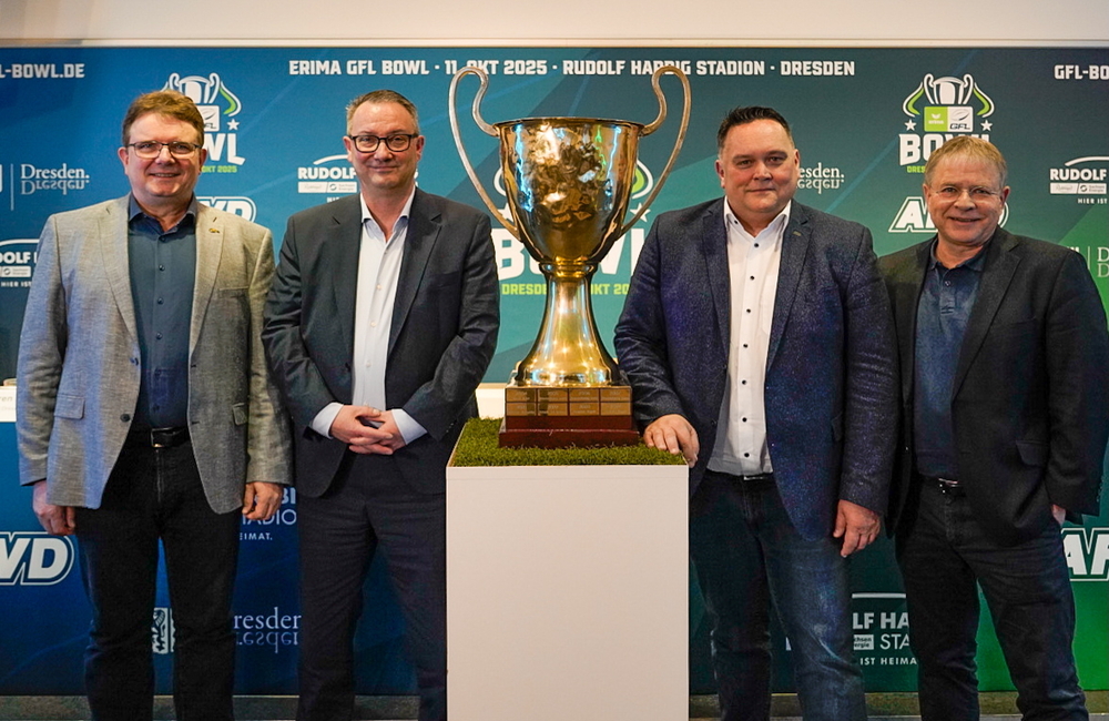 v.l.n.r. Dresden-Monarchs-Präsident Sören Glöckner, Dresdens Sportbürgermeister Jan Donhauser, Fuad Merdanovic (Präsident American Football Verband Deutschland e.V. - AFVD) und Axel Streich, Vorsitzender des Ligaverbund GFL e.V. Foto:  Ronny Wendrock