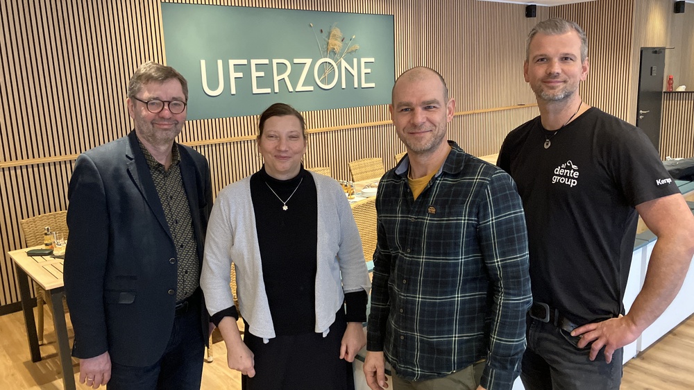 v.l.n.r. Jörg Hänisch (Bürgermeister Moritzburg), Gundula Bleul (Kulturlandschaft Moritzburg GmbH) und Ronald Pohl sowie Maik Hüttl von der Uferzone Moritzburg. Foto: meeco Communication Services
