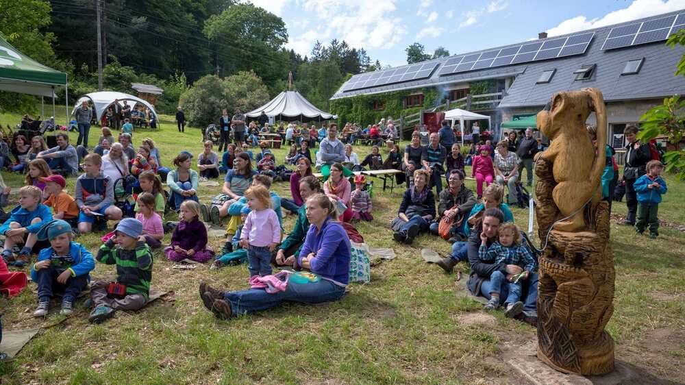 Spannungsgeladenes Puppentheater ist auch dieses Mal fester Bestandteil des Sellnitzfestes am Fuße des Liliensteins im Nationalpark Sächsische Schweiz. Regionaler Imbiss und Kuchen wartet auf die Gäste. Foto: Marko Förster