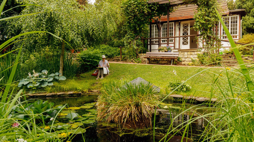 Idylle und Oase der Ruhe mitten in der Stadt: Die Geschichte des Botanischen Erlebnisgartens reicht bis ins Jahr 1928 zurück. Foto: DJD/Tourismusverband Altenburger Land/Simon Büttner