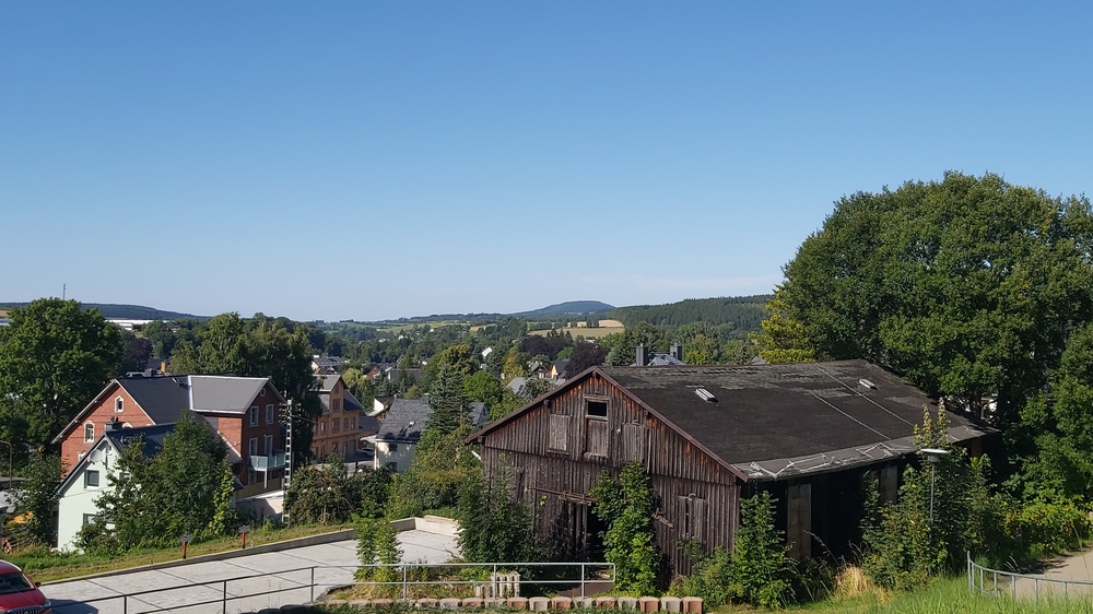 Wunderbarer Blick auf den Ort Cranzahl, welcher zur Gemeinde Sehmatal gehört. Foto: MeiDresden.de
